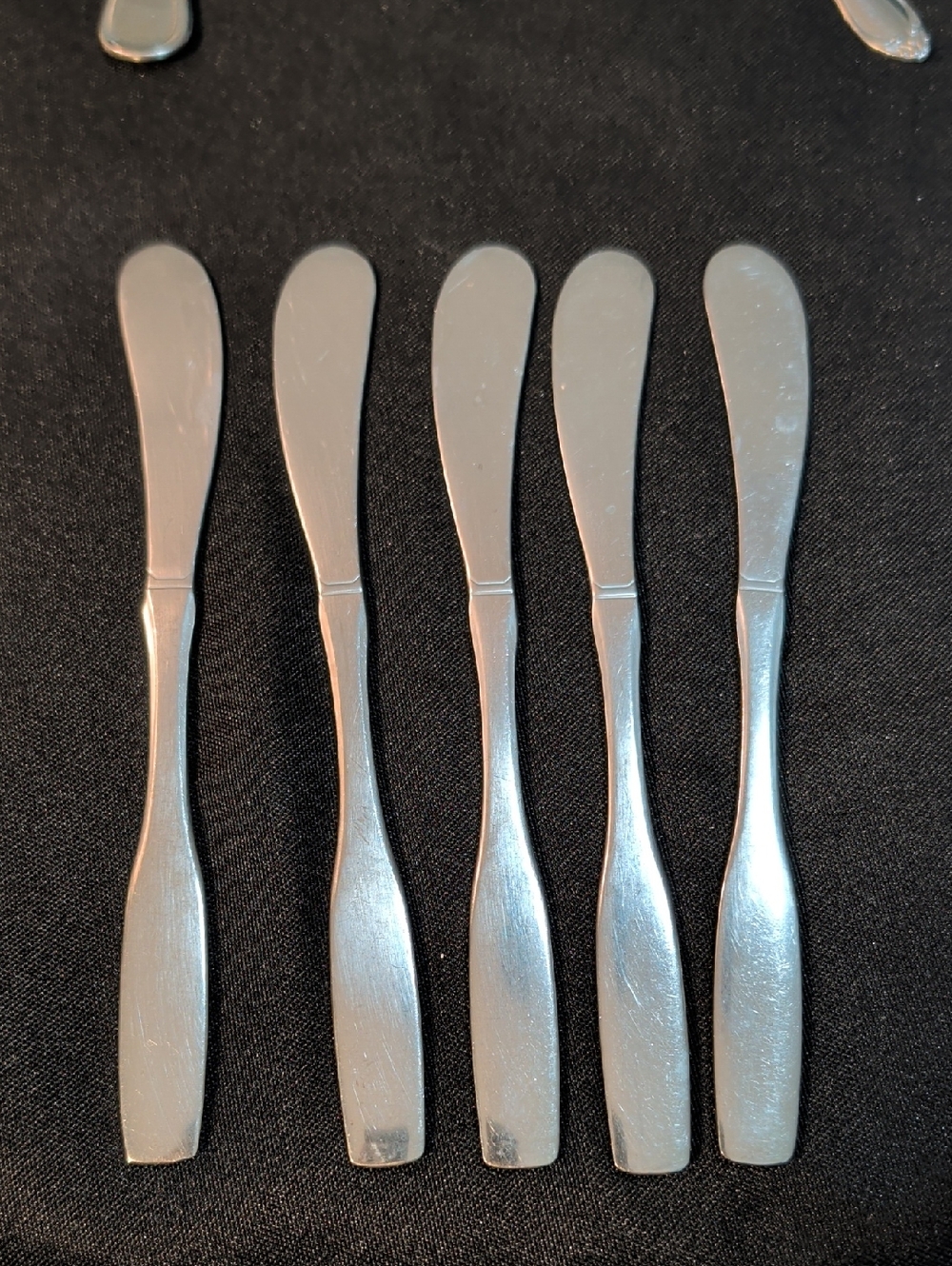 Oneida "Paul Revere" Set Of 5 Flat Handle Butter Spreaders